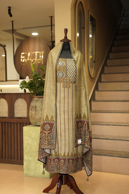 Green Muslin Suit with Ajrakh Print