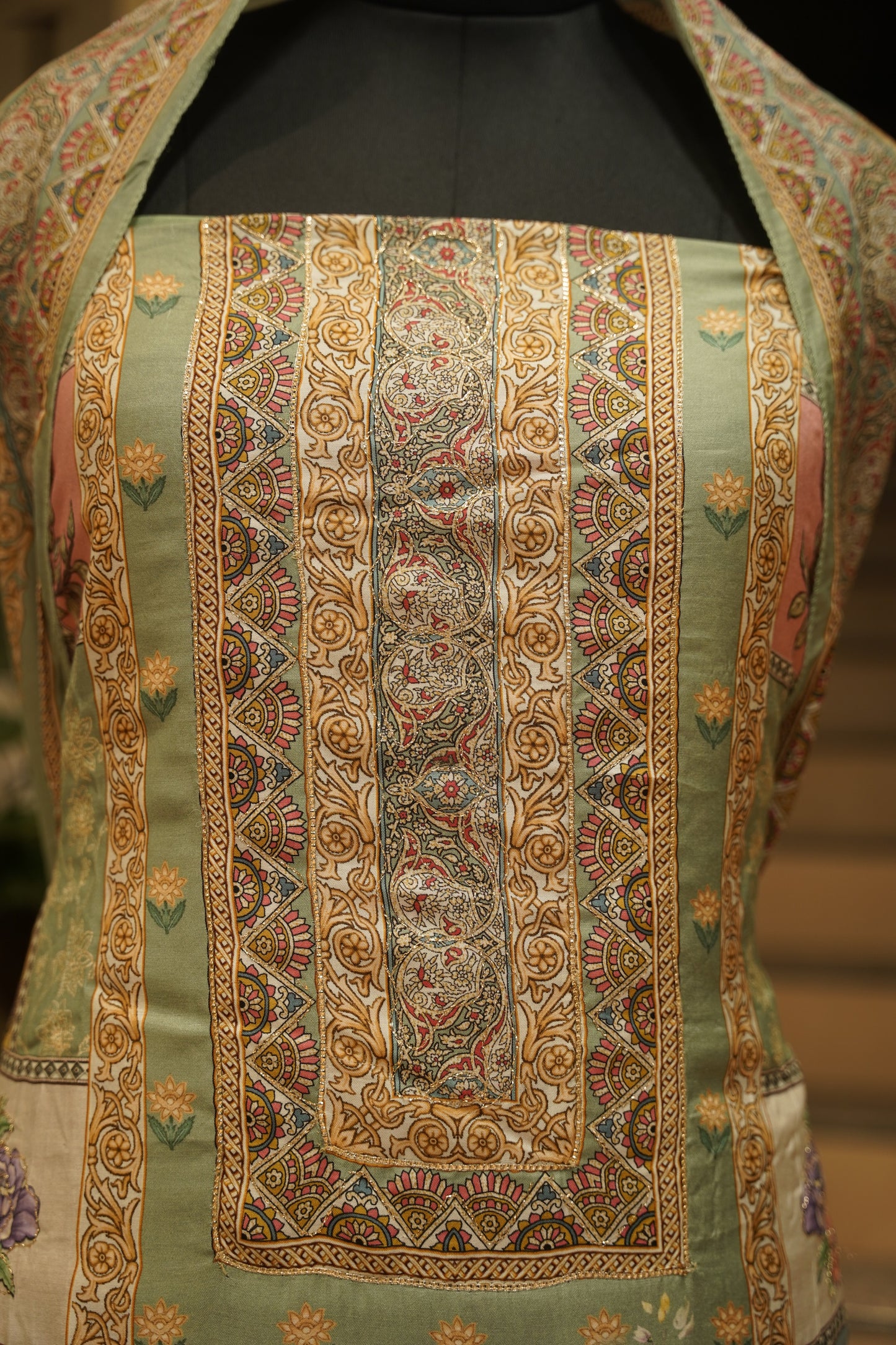 Printed Muslin Suit with Aari Work