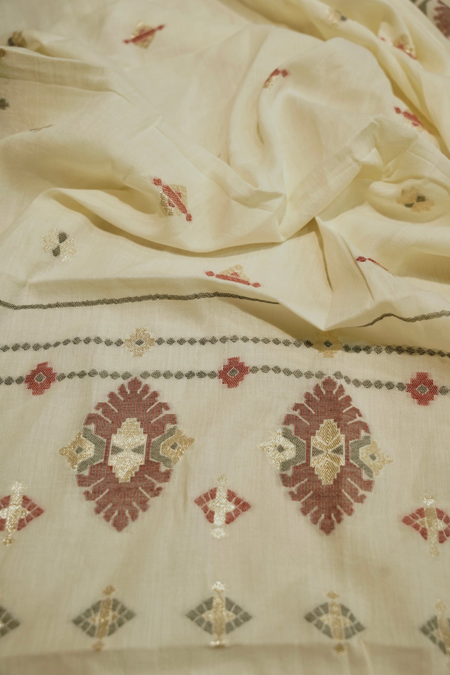 Off White Chanderi Jaamdani Suit