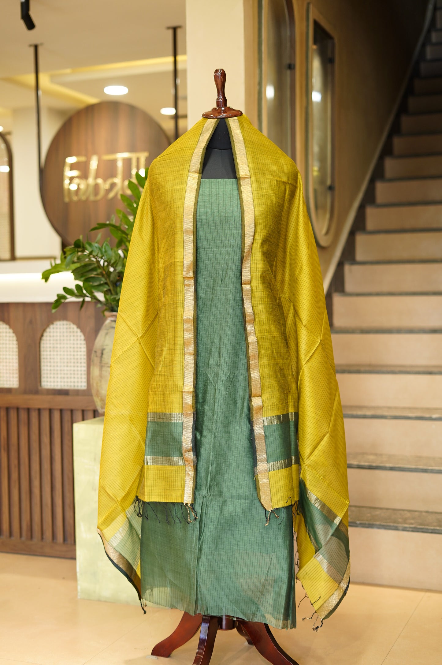 Green Self Maheswari Silk Suit